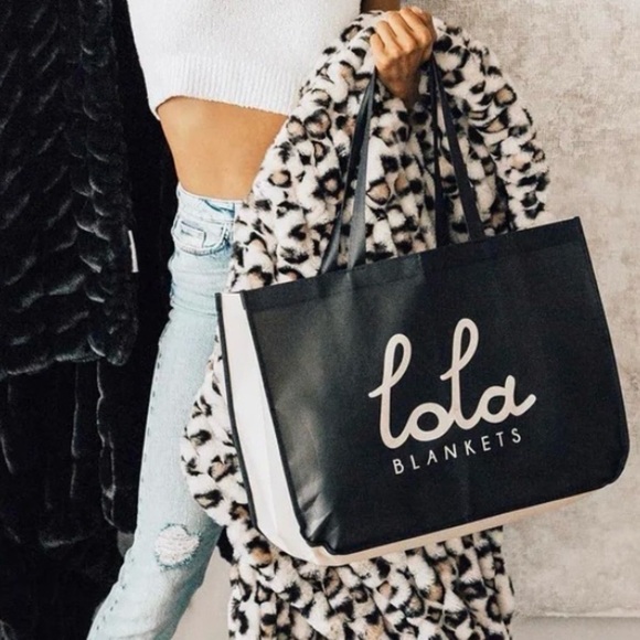 Lola Blankets Gift Bag 2 for 1 price (BAG ONLY) - Picture 2 of 5